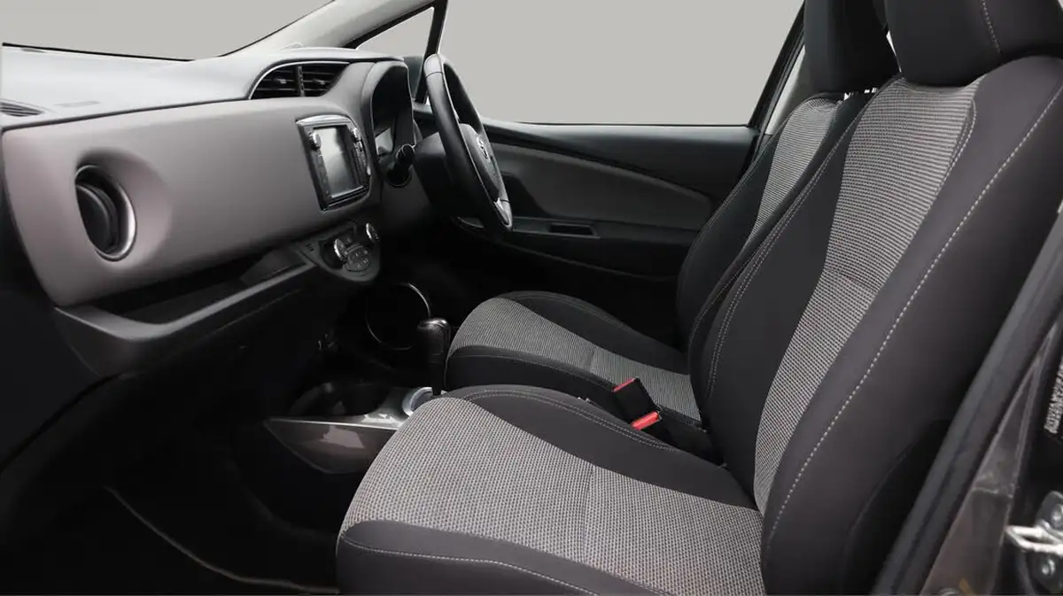 2017-toyota-yaris-15-vvt-i-icon-hybrid-big-14