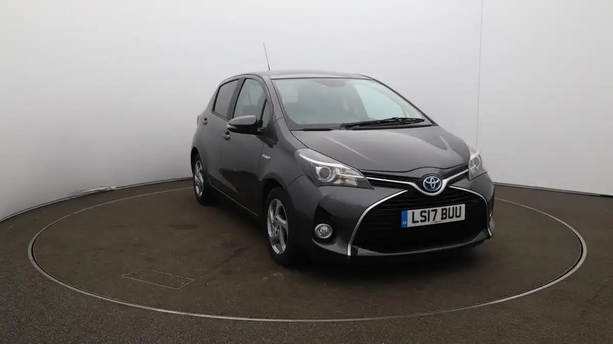 2017-toyota-yaris-15-vvt-i-icon-hybrid-big-42