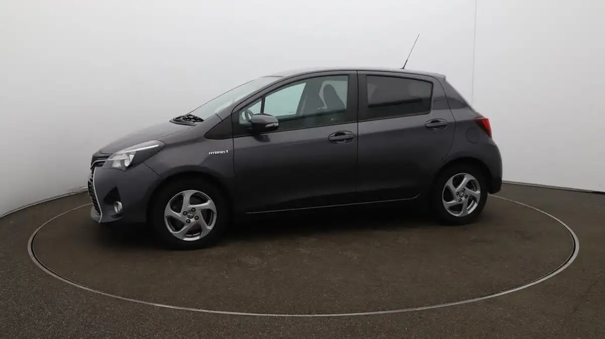 2017-toyota-yaris-15-vvt-i-icon-hybrid-big-66