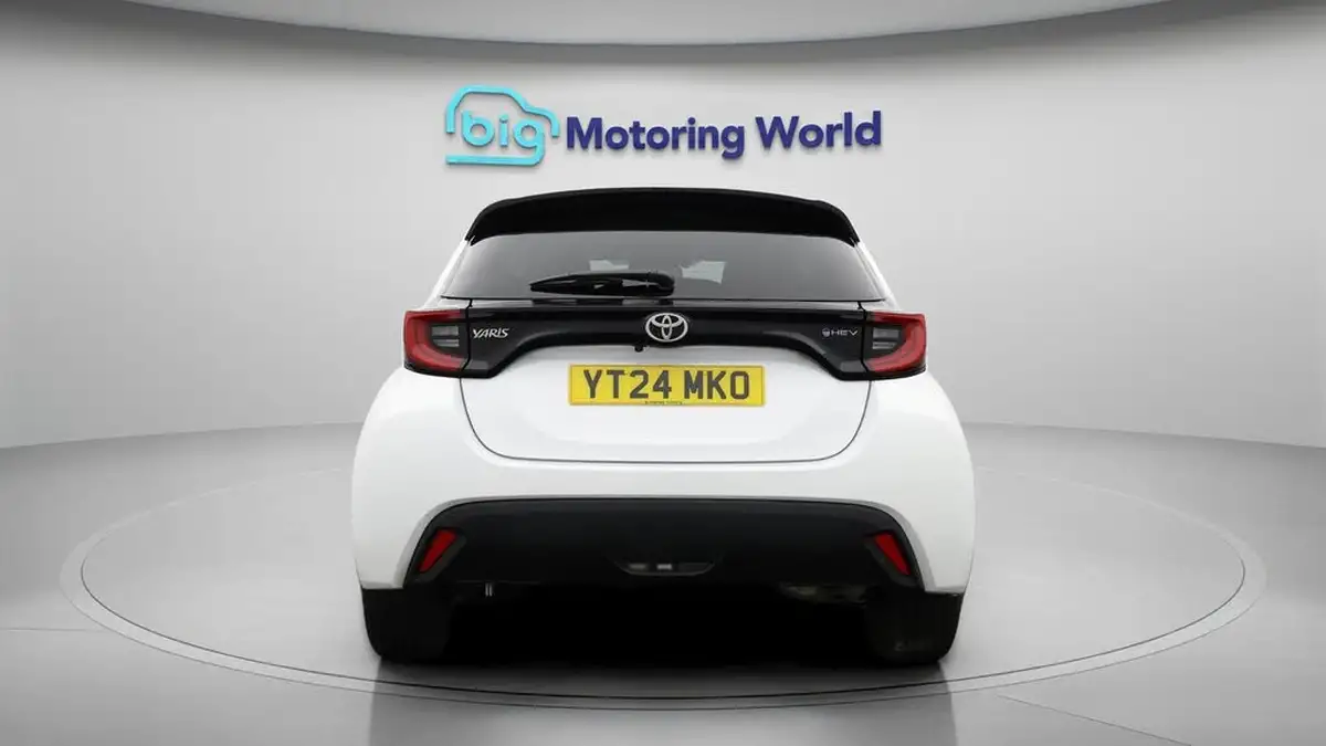 2024-toyota-yaris-15-vvt-i-design-big-6