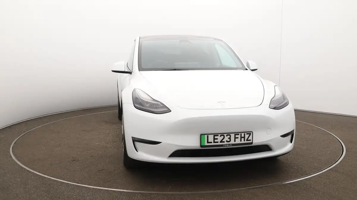 2023-tesla-model-y-e-long-range-big-40