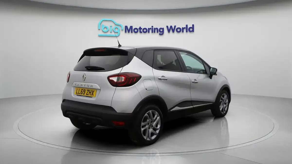 2019-renault-captur-13-tce-iconic-150bhp-ss-edc-auto-big-7