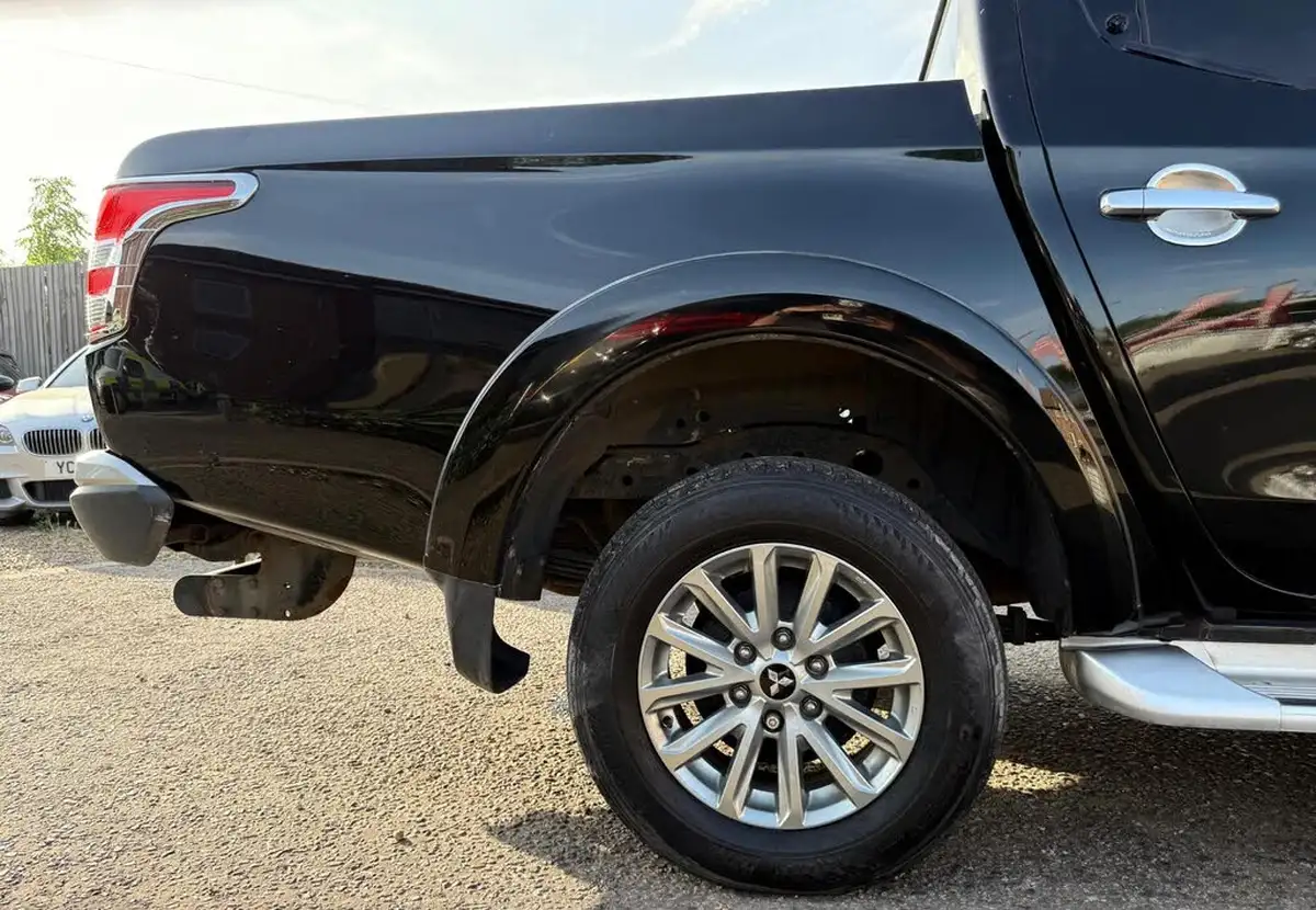 2017-mitsubishi-l200-24di-d-barbarian-178bhp-eu6-auto-big-17