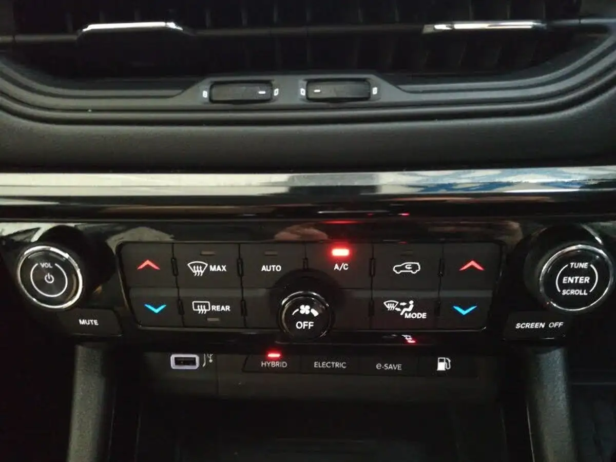 2024-jeep-compass-13-gse-s-big-17