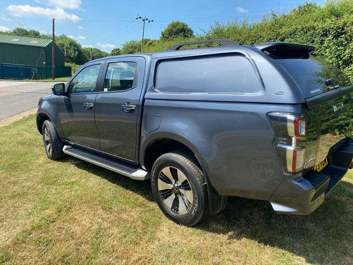 2023-isuzu-d-max-19td-dl40-big-6