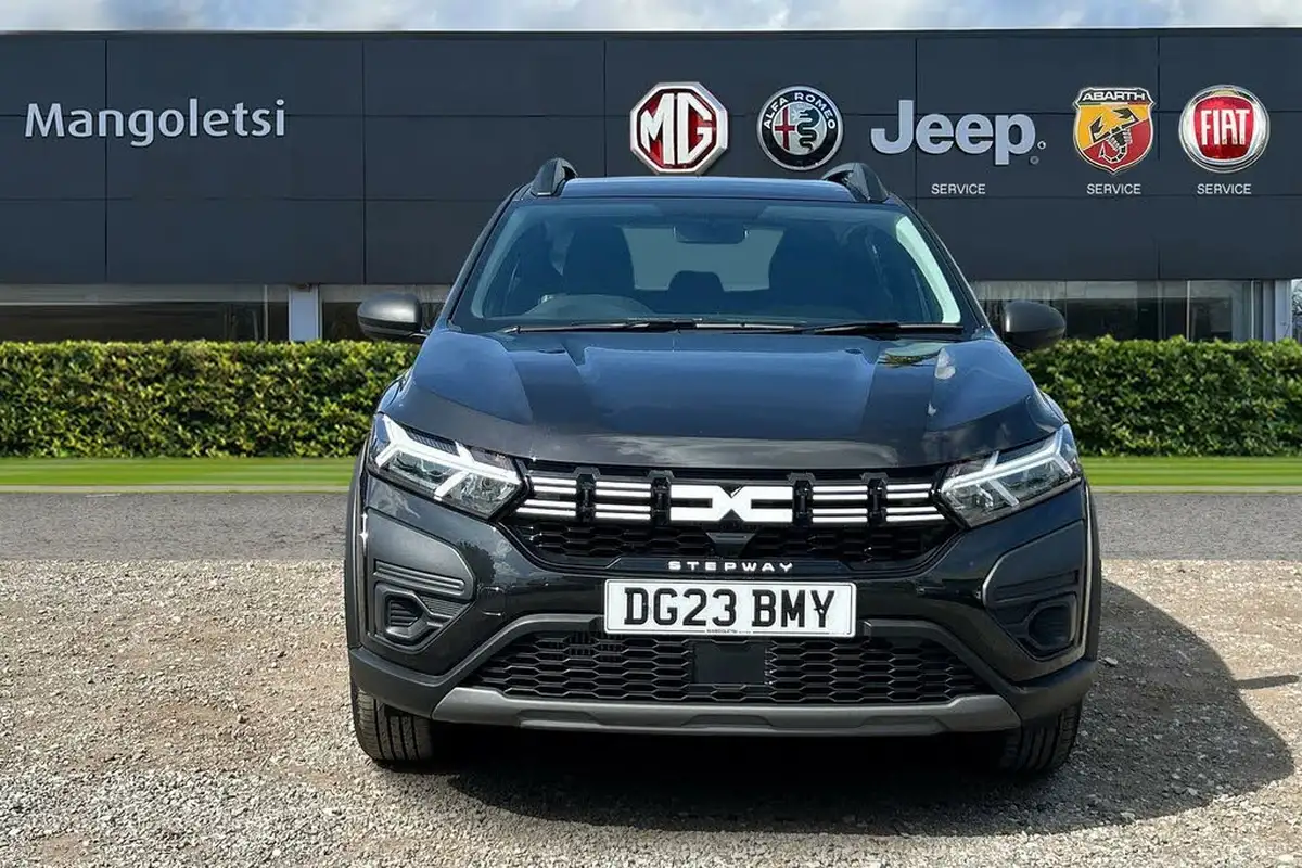 2023-dacia-sandero-10-tce-essential-90bhp-big-1