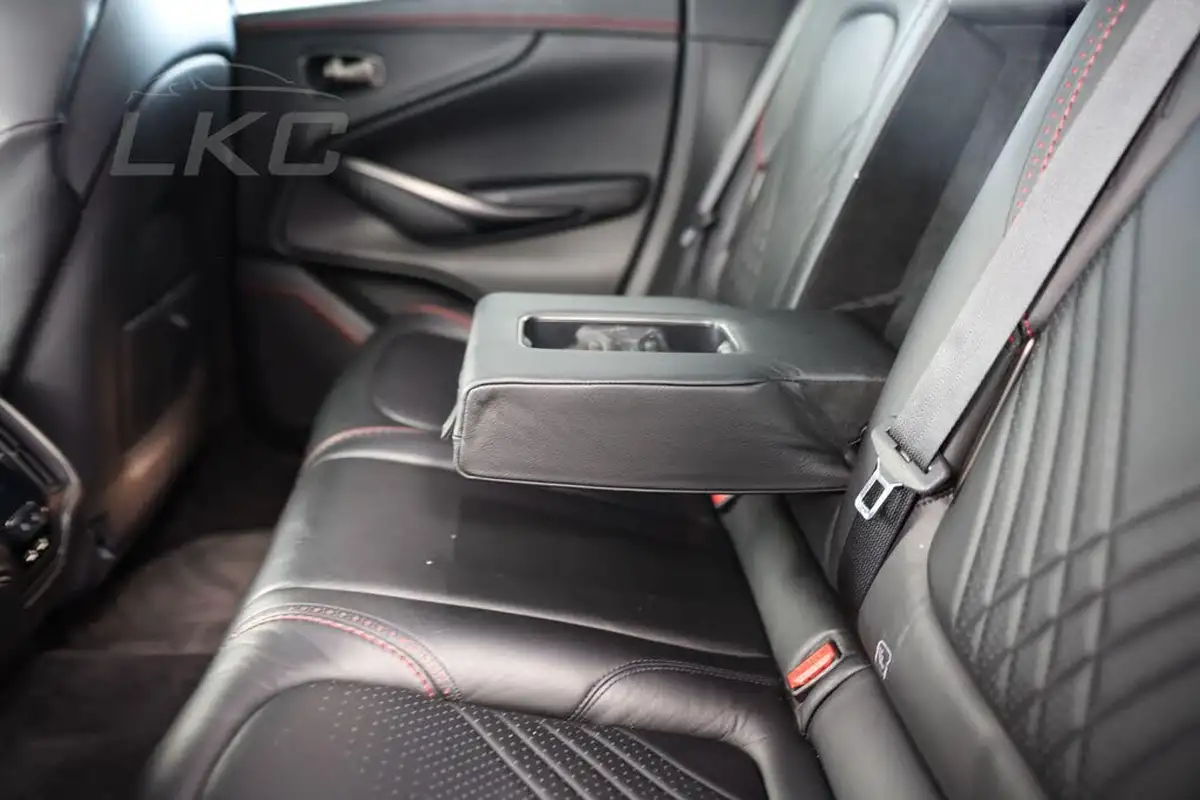 2020-aston-martin-dbx-40-v8-big-35