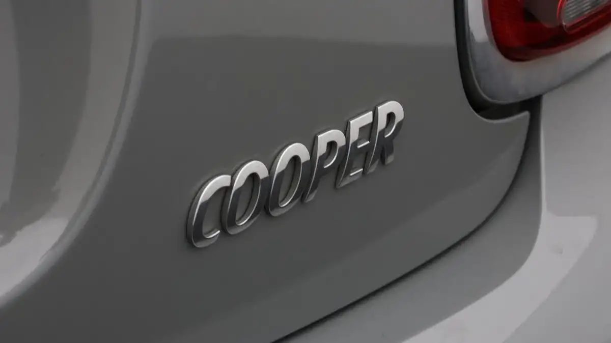 2020-mini-cooper-15-cooper-classic-nav-hatchback-3d-big-21