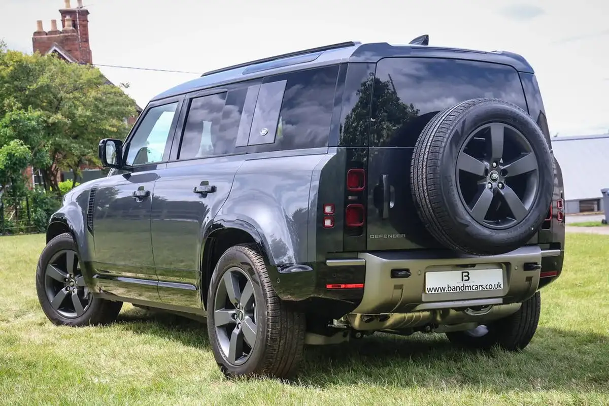 2024-land-rover-110-defender-30-d300-x-dynamic-hse-big-1