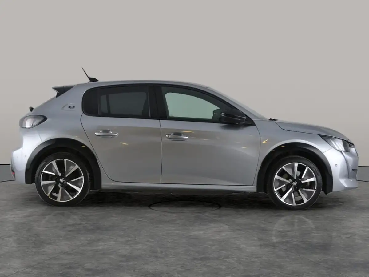 2021-peugeot-208-e-gt-premium-big-13