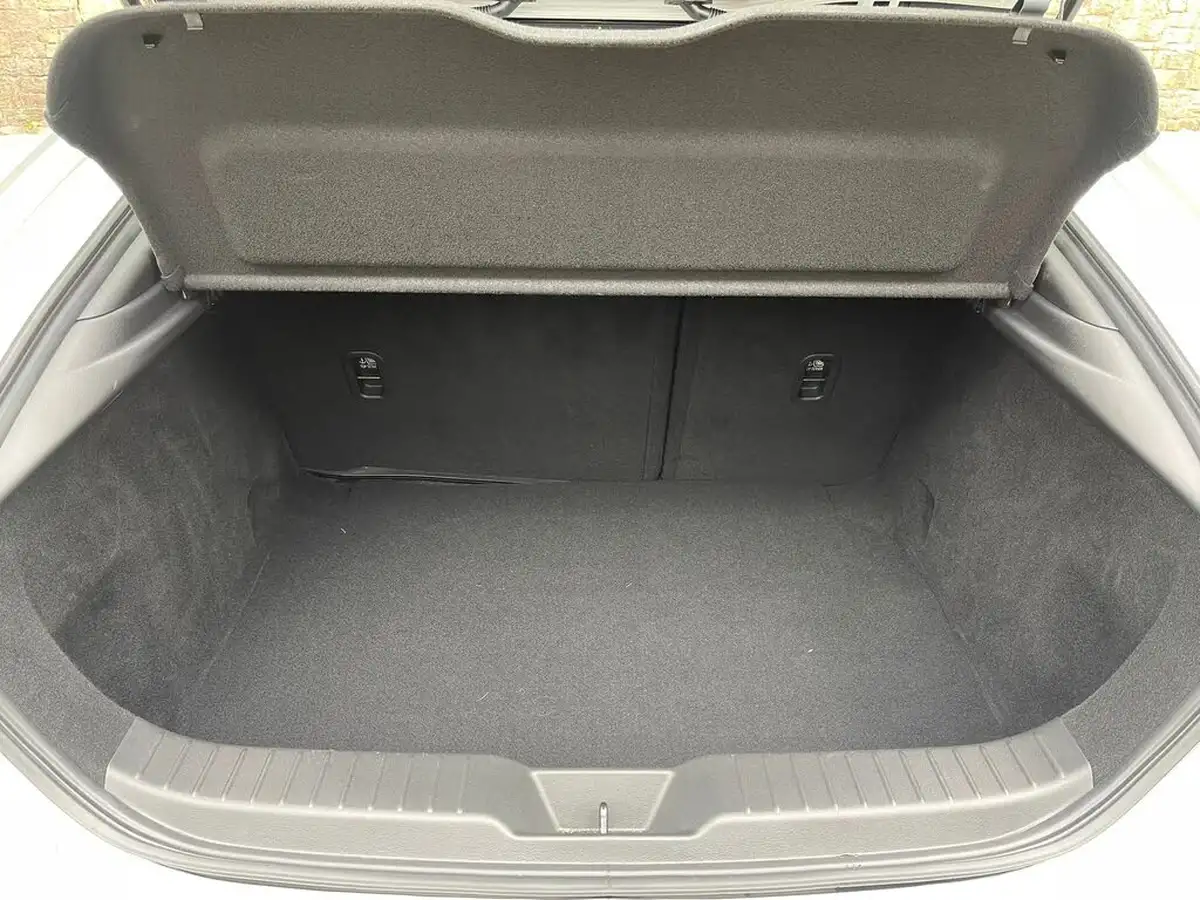 2025-mazda-mazda3-20-e-skyactiv-x-exclusive-line-hatchback-5d-big-26