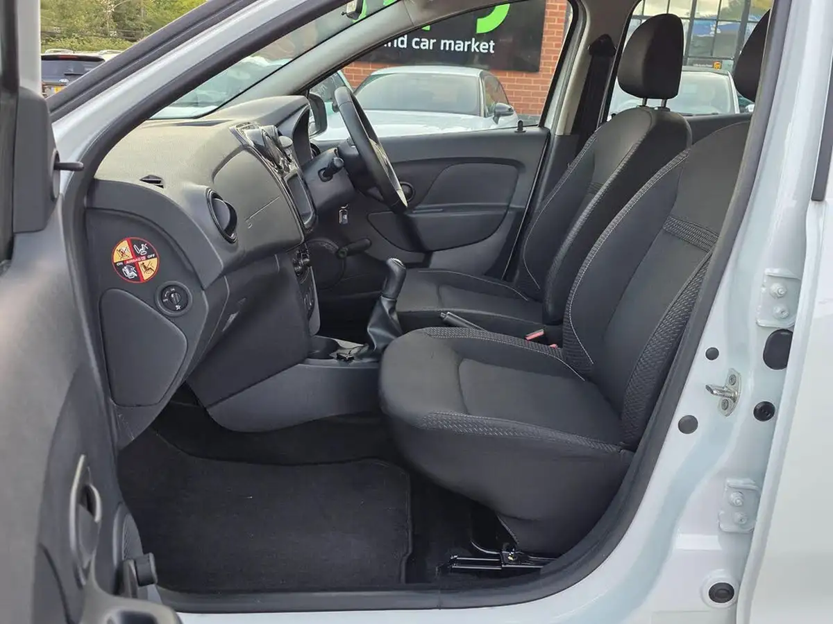 2017-dacia-sandero-10-sce-access-big-14