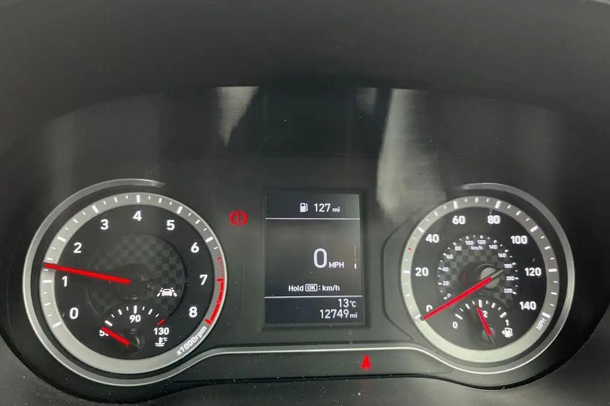 2021-hyundai-i10-10-premium-big-17
