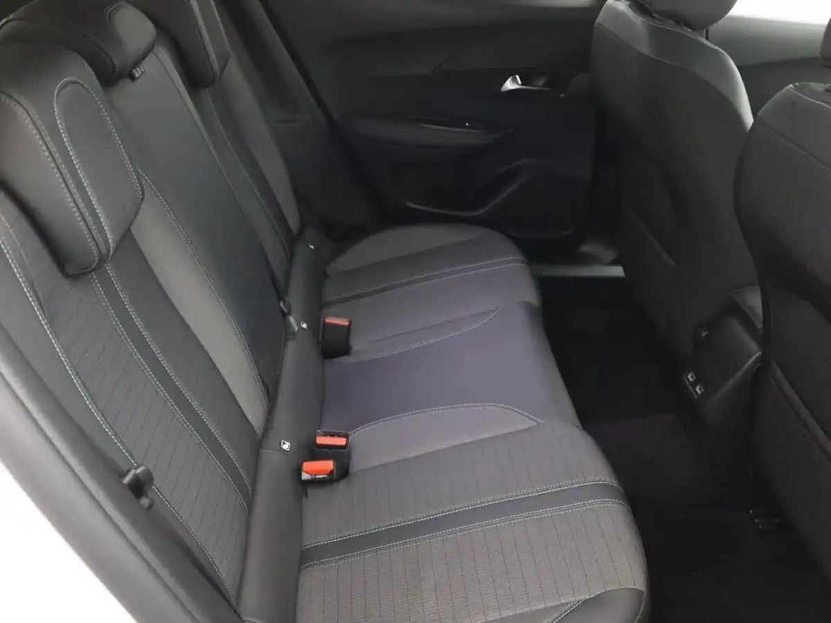 2022-peugeot-2008-suv-12-puretech-allure-premium-100bhp-big-33