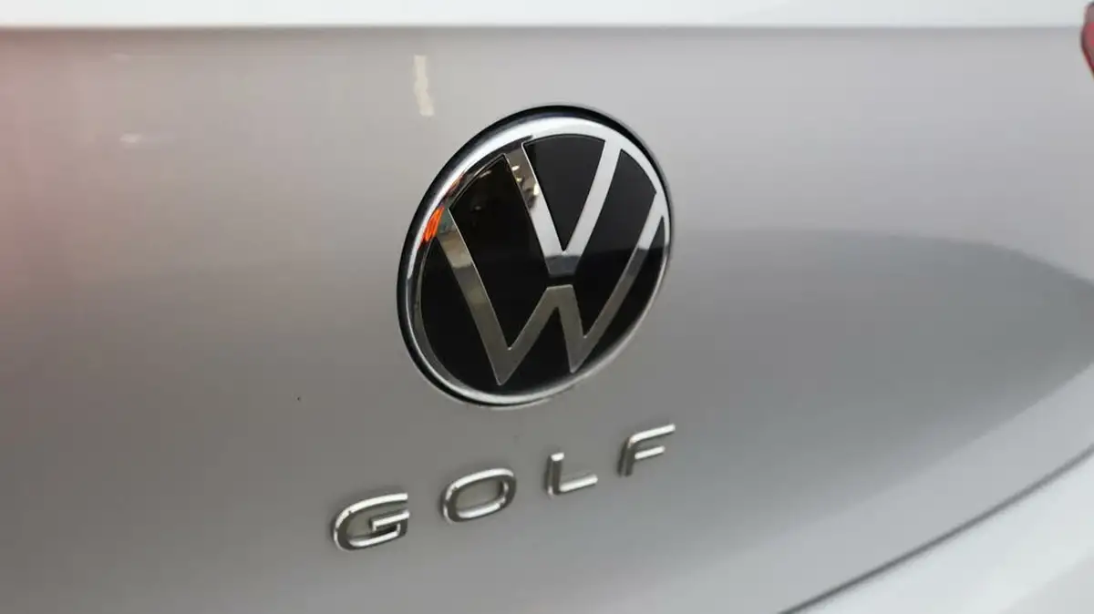 2020-volkswagen-golf-15-tsi-life-130ps-hatchback-big-19