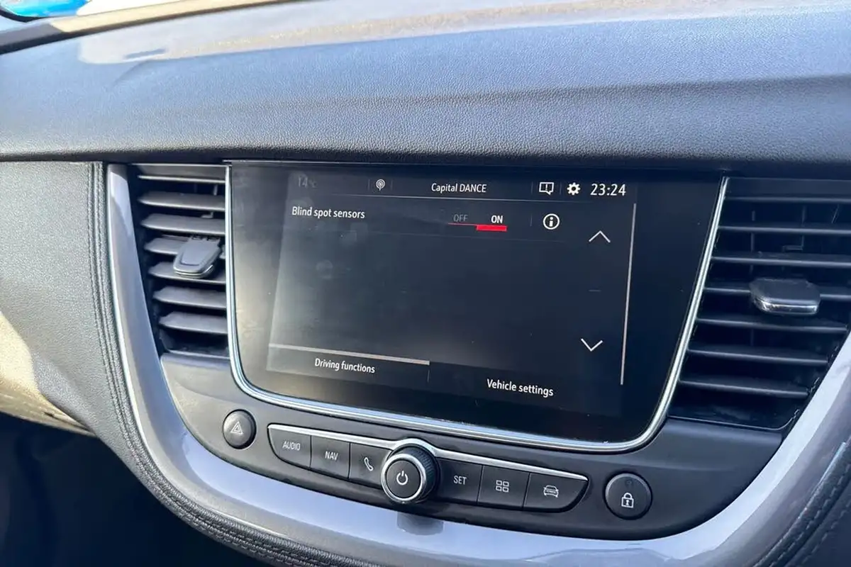 2020-vauxhall-grandland-x-12-sri-nav-big-51