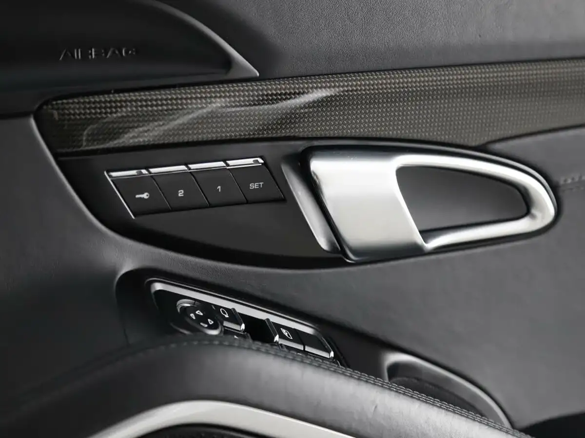 2016-porsche-911-38-turbo-s-coupe-big-17