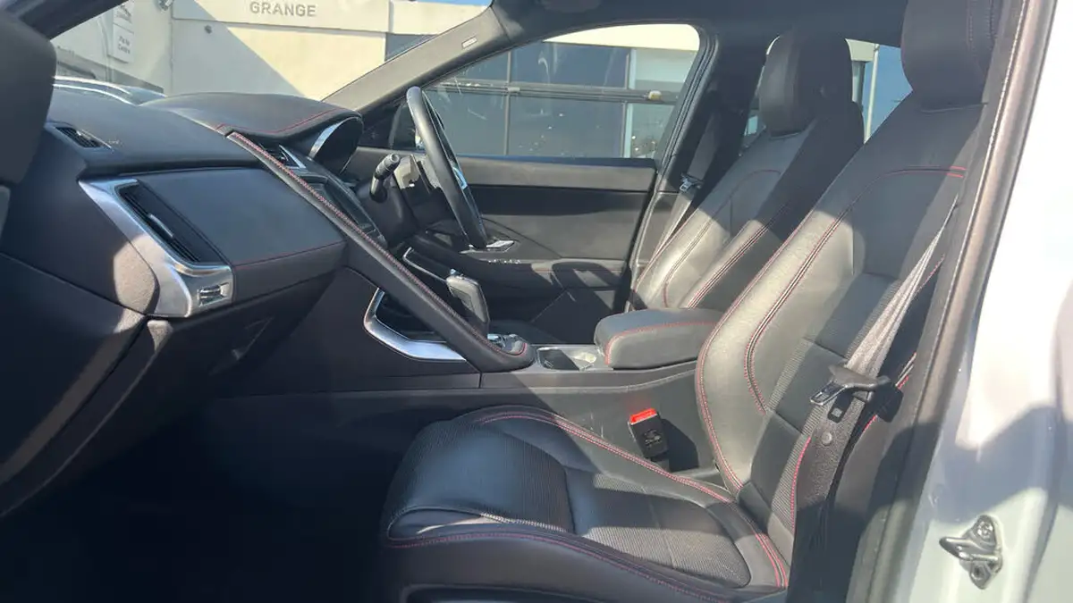 2020-jaguar-e-pace-20-i4d-chequered-flag-180ps-big-2