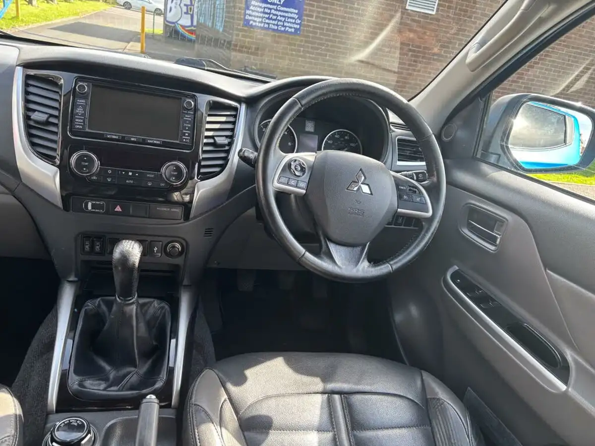 2016-mitsubishi-l200-24di-d-barbarian-big-9