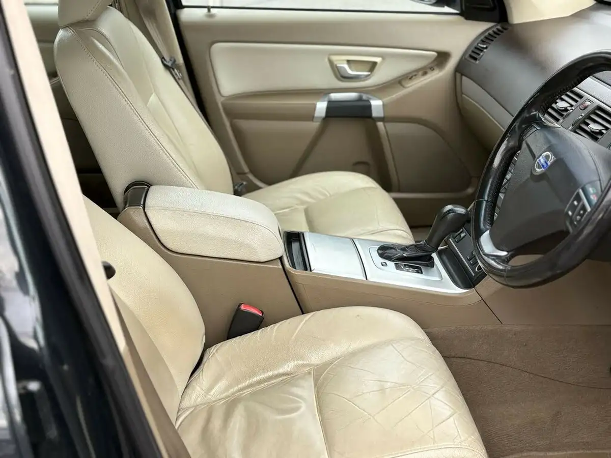 2012-volvo-xc90-24td-d5-se-200bhp-big-8