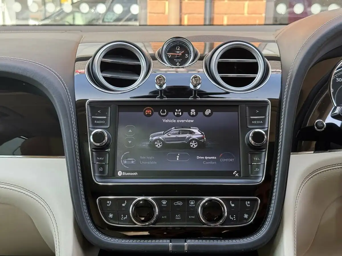 2016-bentley-bentayga-60-w12-big-44