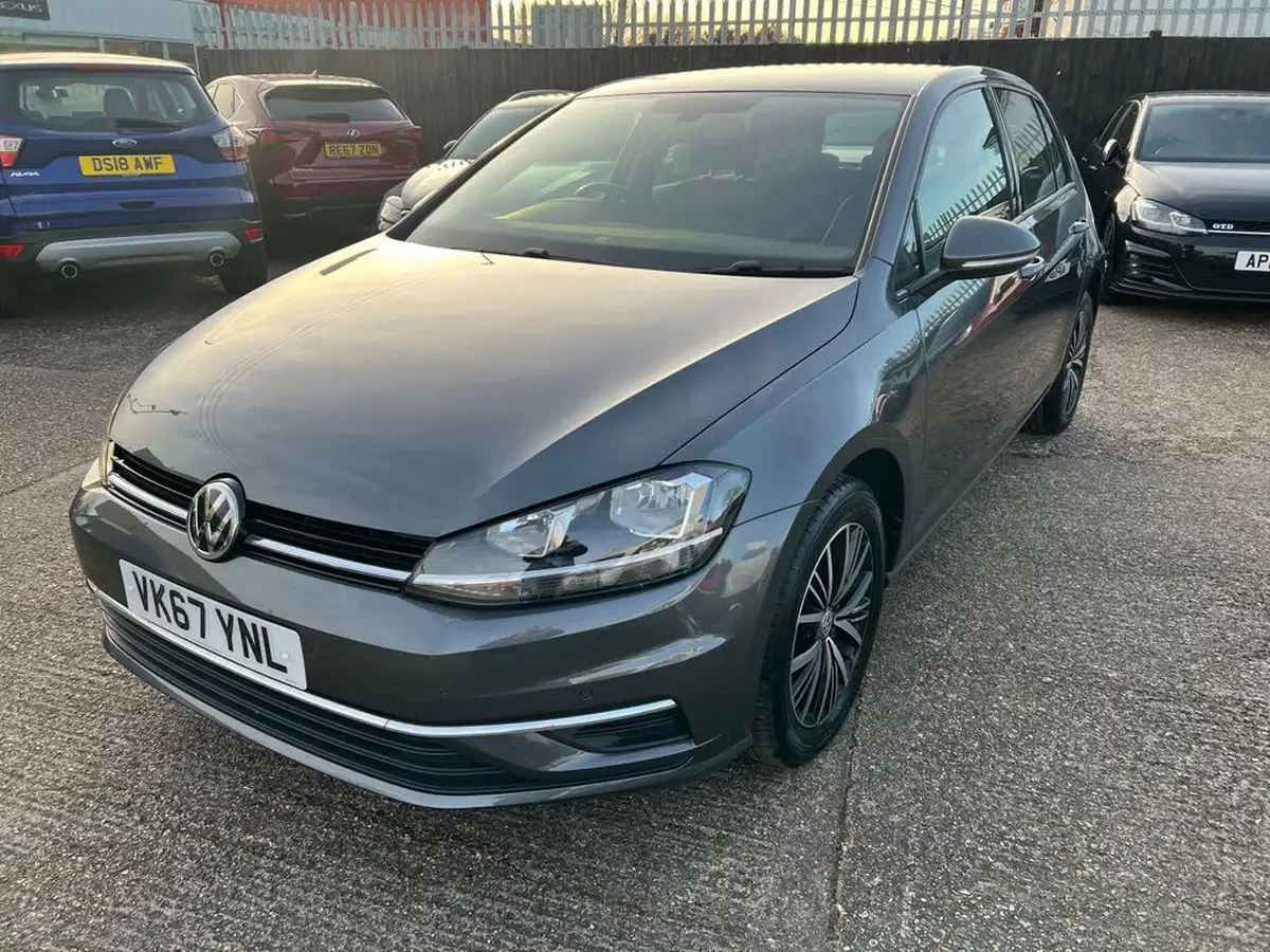 2017-volkswagen-golf-16tdi-se-nav-ss-hatchback-5d-big-2