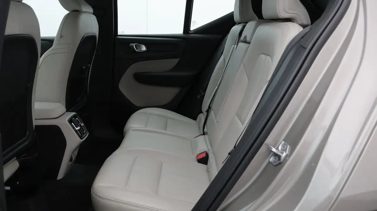 2020-volvo-xc40-20-b4-inscription-pro-big-16