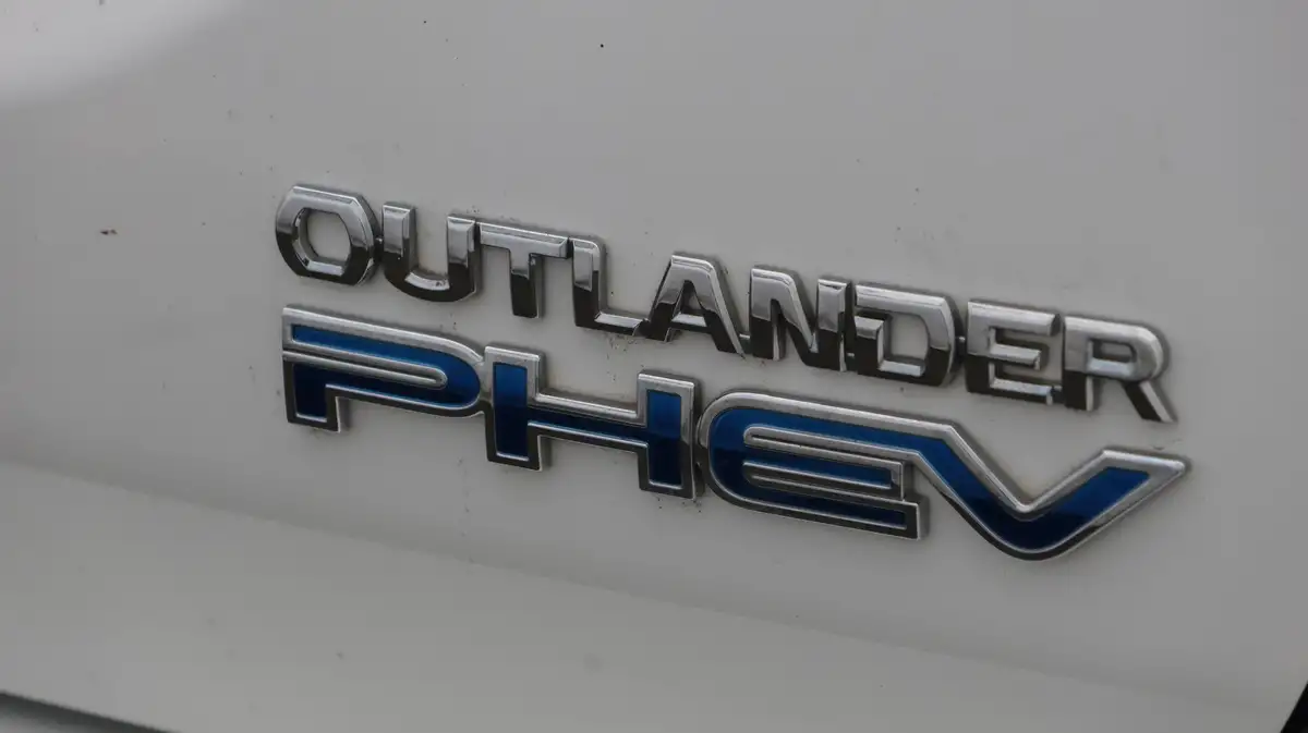 2019-mitsubishi-outlander-24-4h-phev-big-22