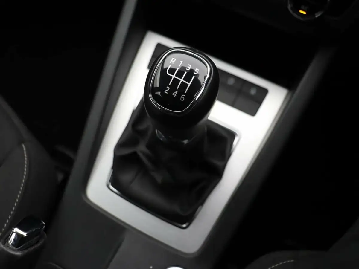 2019-skoda-octavia-10-tsi-se-technology-hatchback-big-19