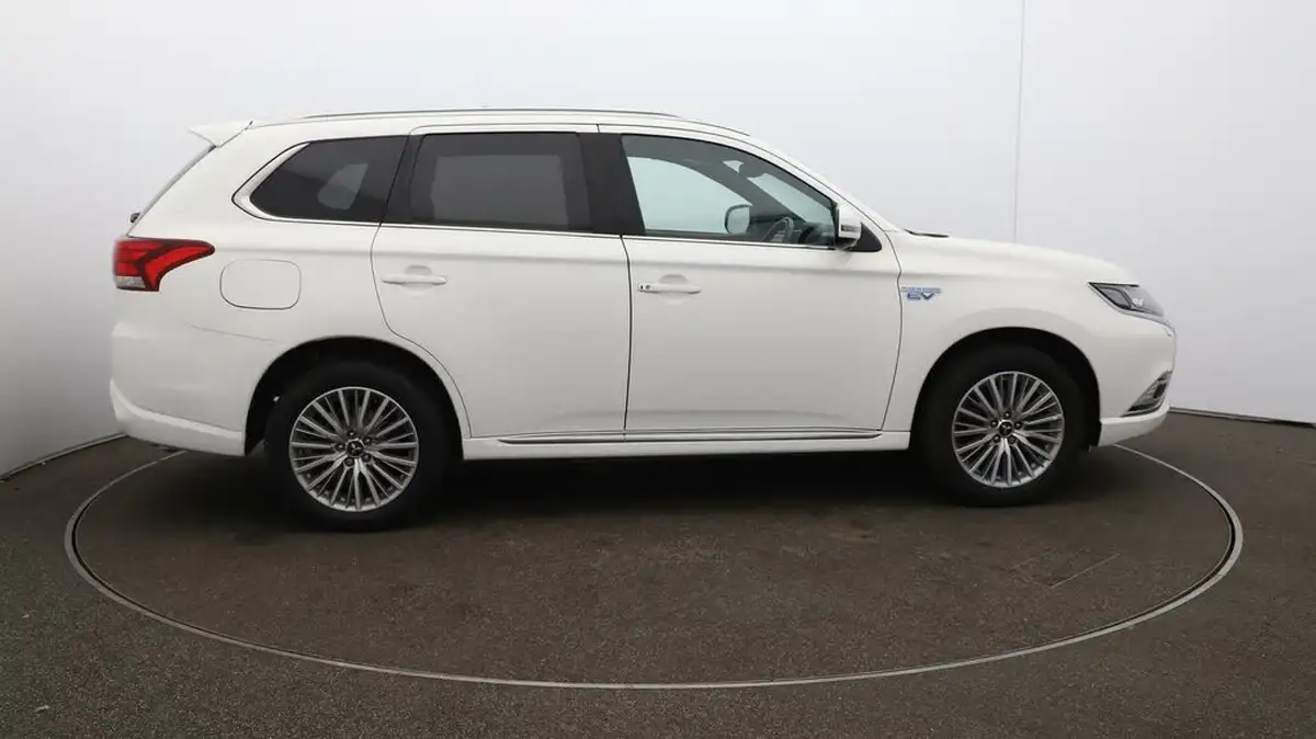 2018-mitsubishi-outlander-24-4h-phev-big-8