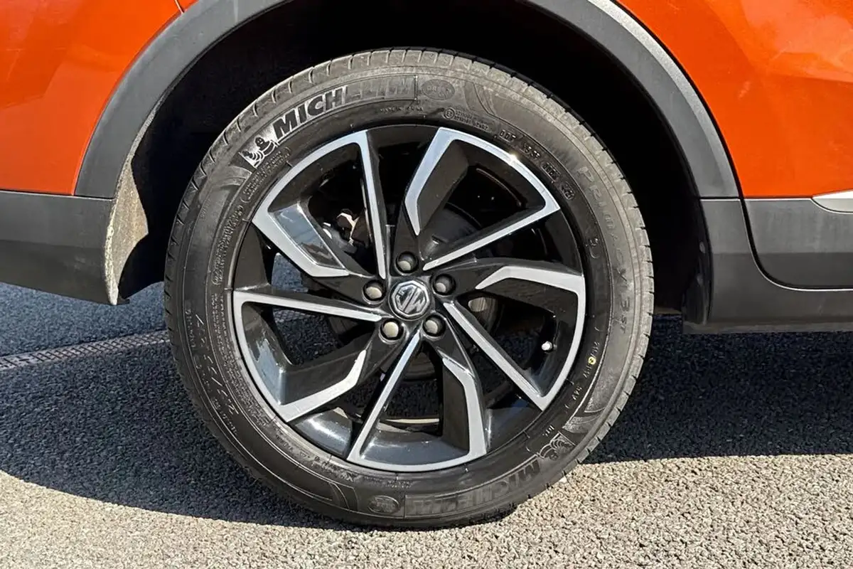 2022-mg-zs-suv-10t-gdi-exclusive-big-10