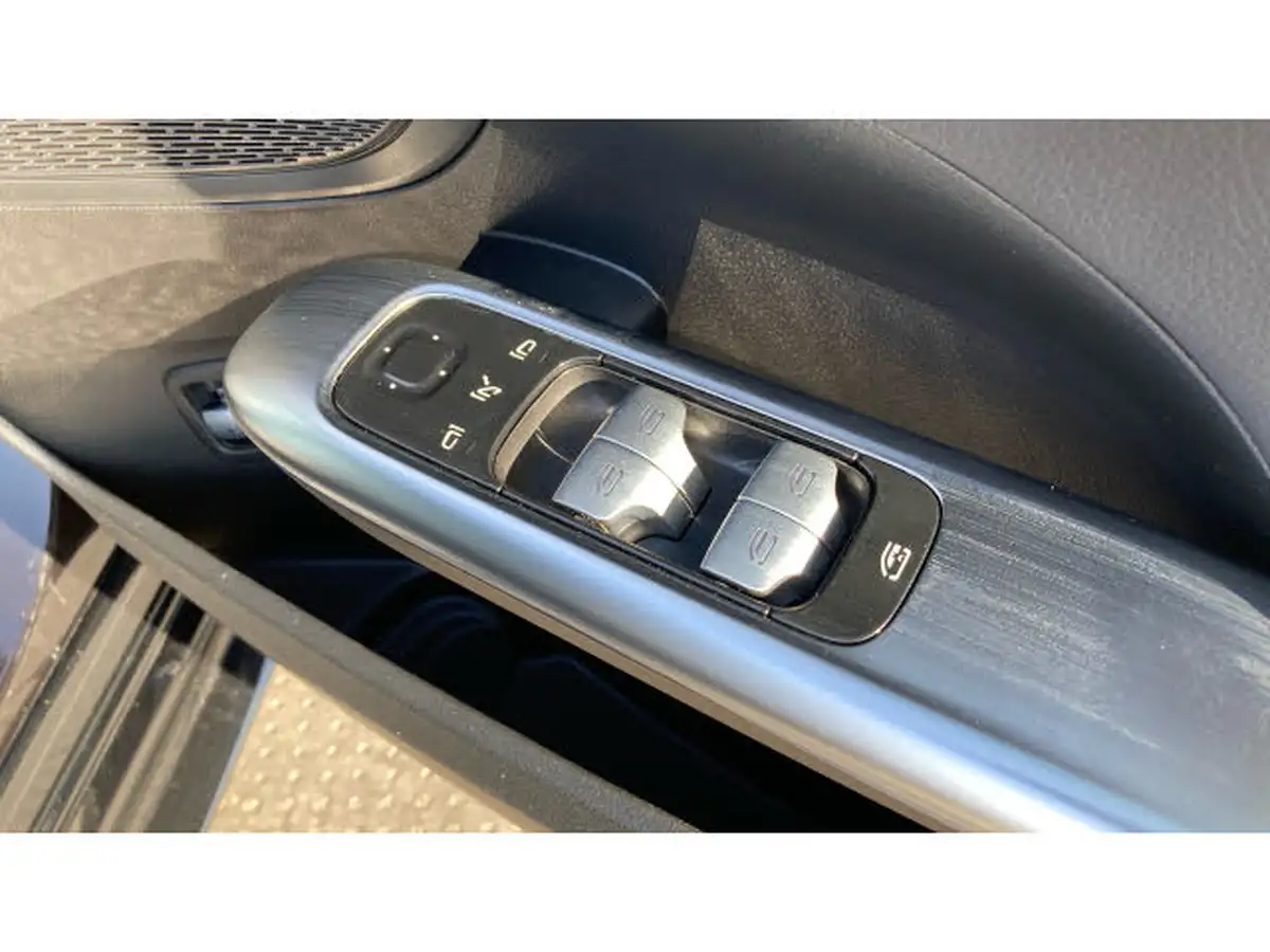 2024-mercedes-benz-c-class-20-c300e-amg-line-big-30