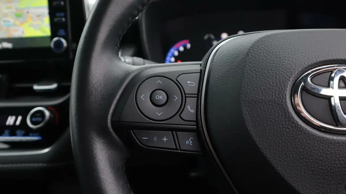2021-toyota-corolla-18-vvt-i-icon-tech-spare-wheel-hatchback-5d-big-25