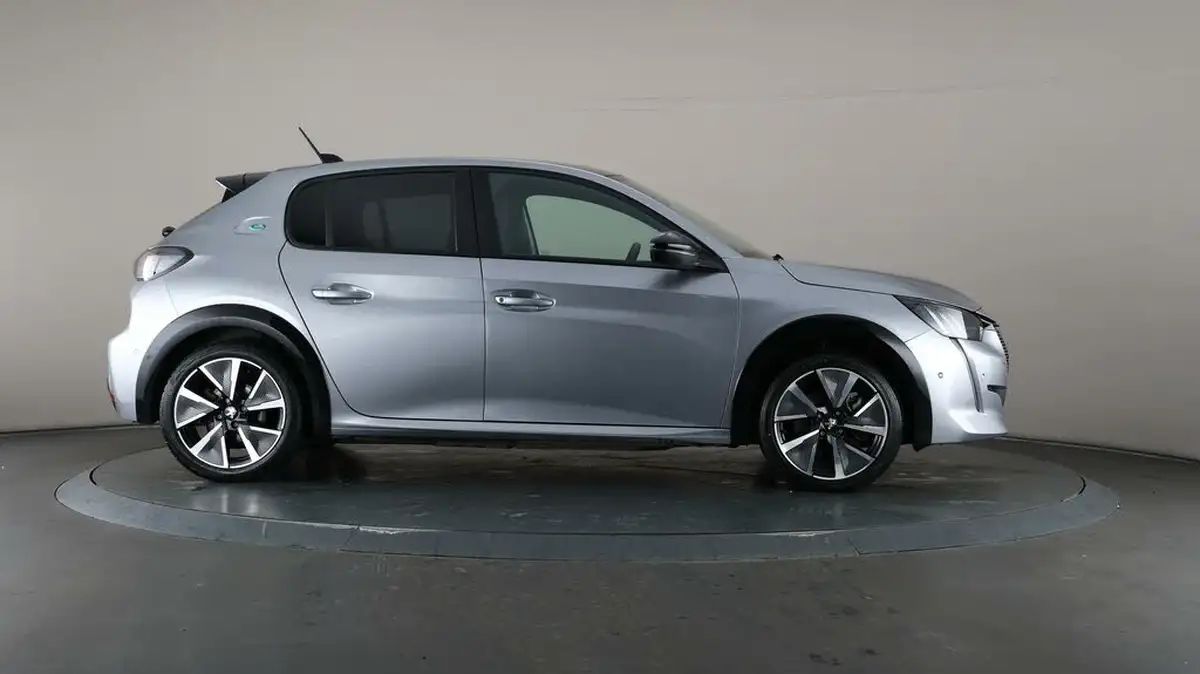 2021-peugeot-208-e-gt-50kwh-big-54