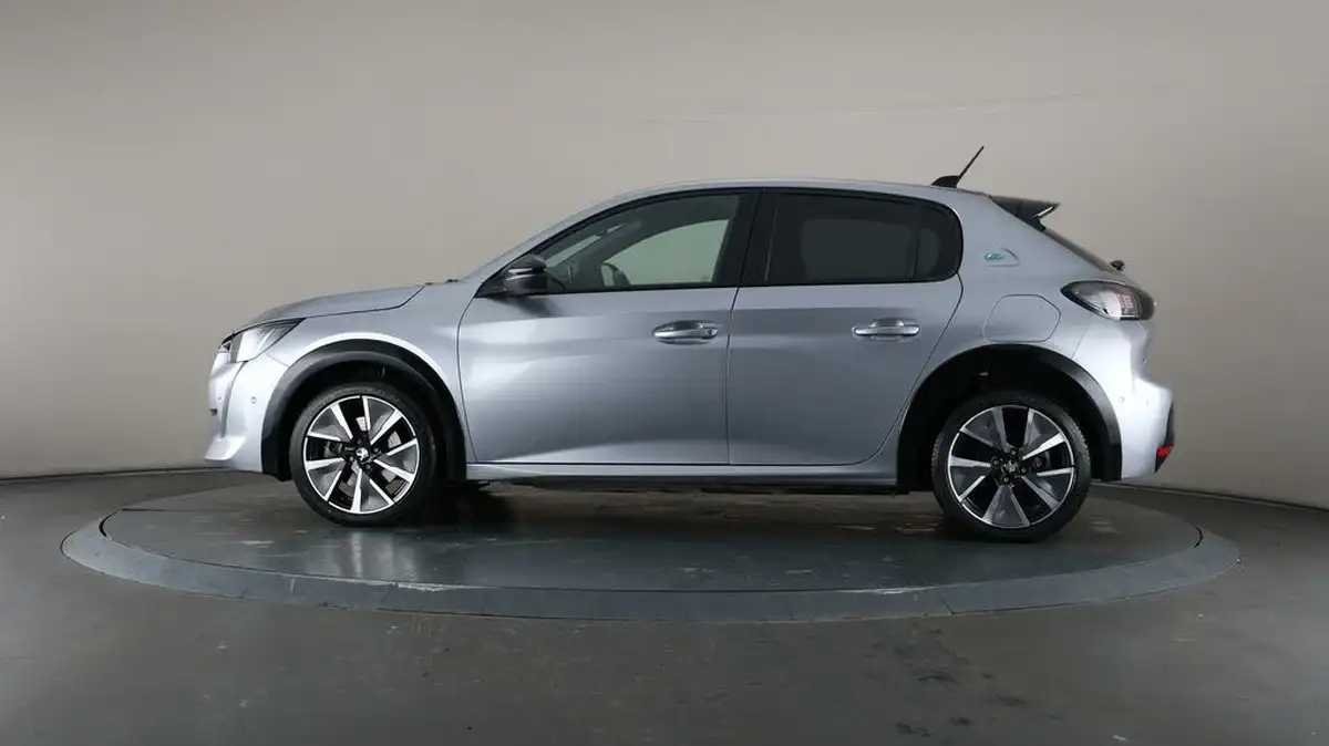 2021-peugeot-208-e-gt-50kwh-big-30