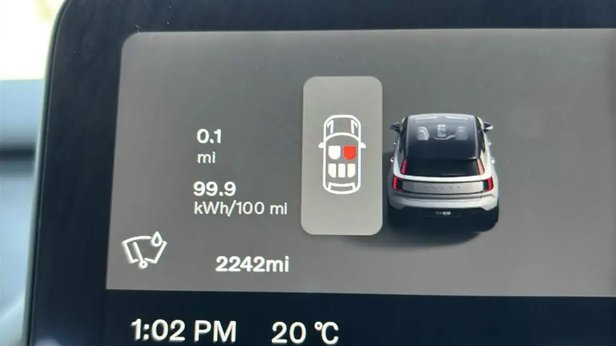 2024-volvo-ex30-e-twin-plus-big-25