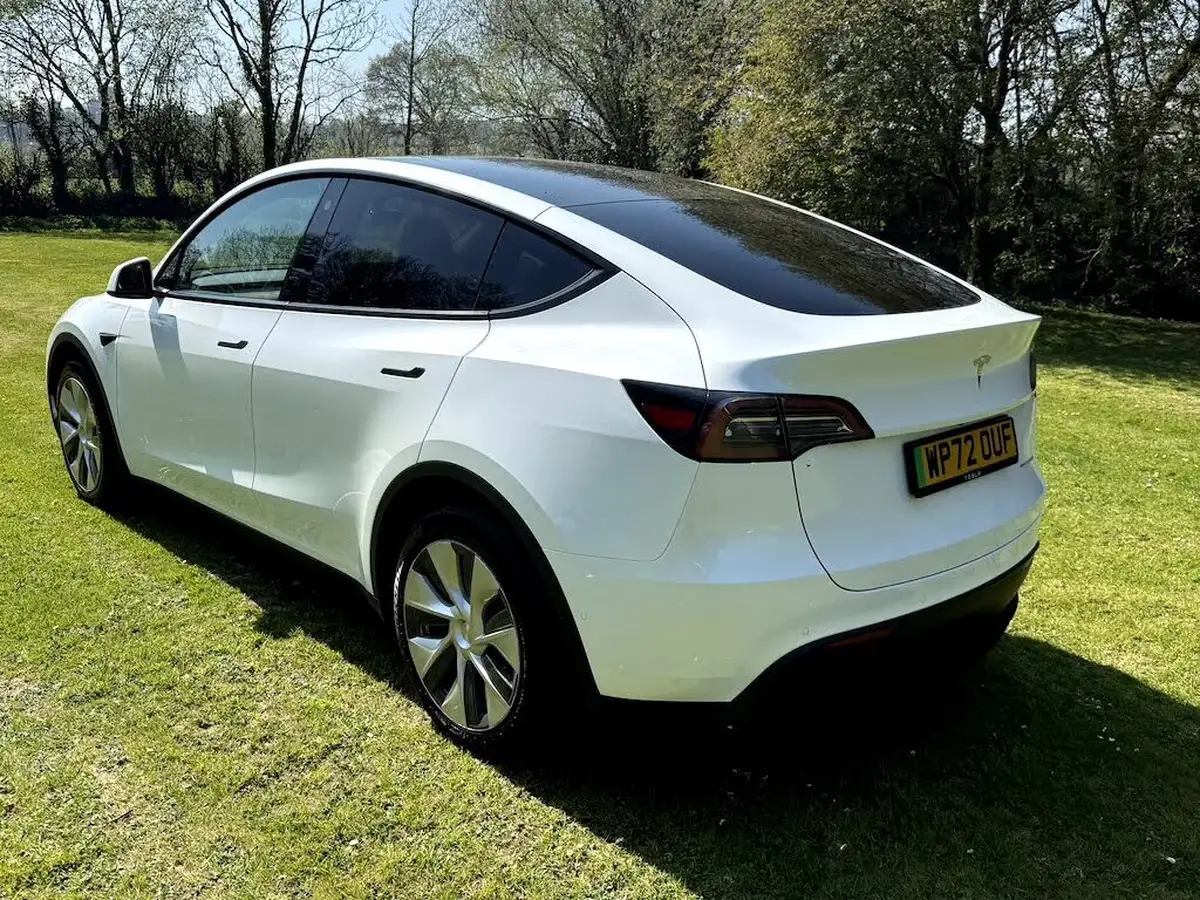 2022-tesla-model-y-e-long-range-big-5