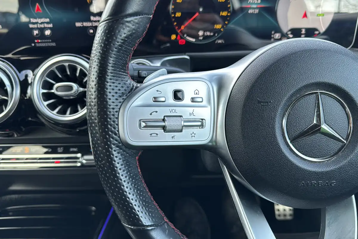 2020-mercedes-benz-glb-class-20d-glb220d-amg-line-premium-5-big-15