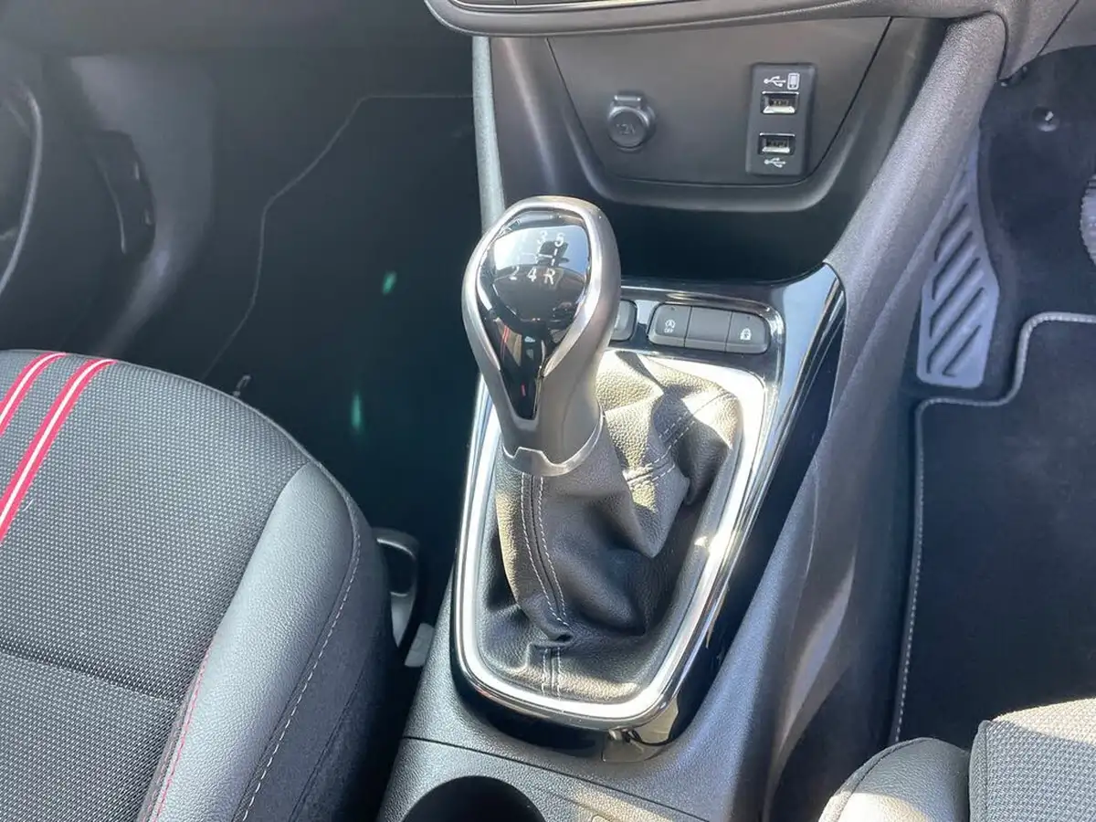2022-vauxhall-crossland-12i-gs-line-big-18