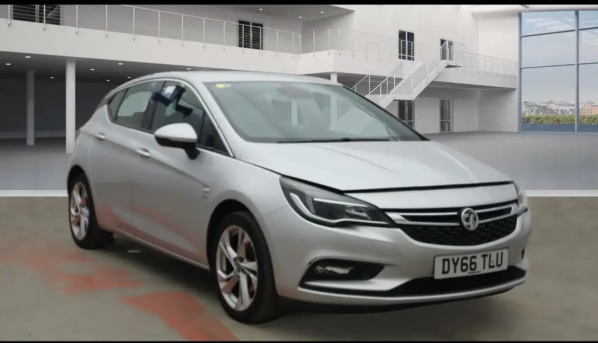 2016-vauxhall-astra-10i-turbo-sri-hatchback-big-0