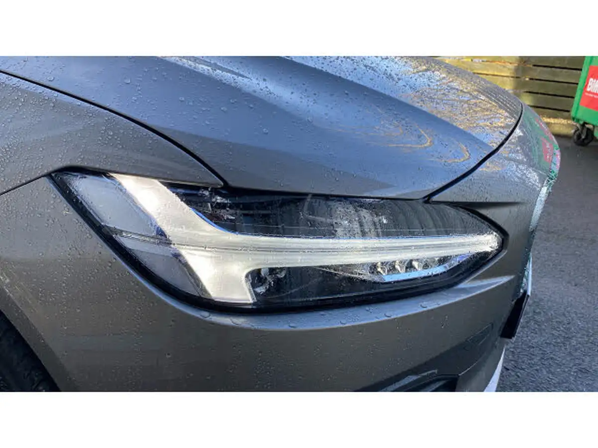 2021-volvo-v90-20-b4-momentum-big-45