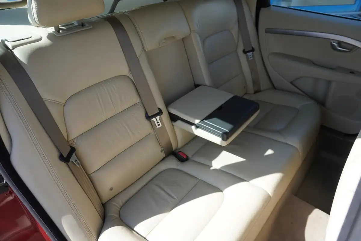 2011-volvo-xc70-24td-d5-se-lux-215bhp-geartronic-big-9