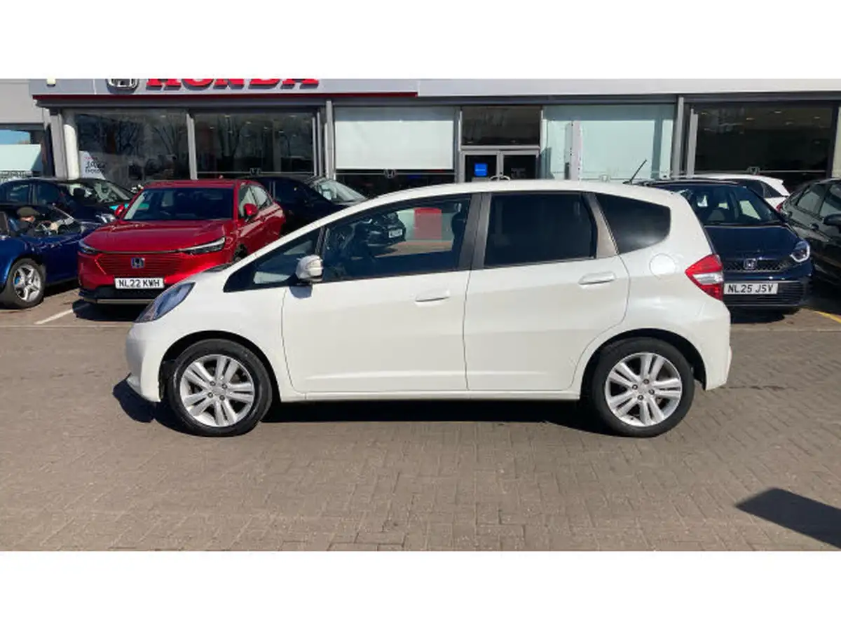 2015-honda-jazz-14-es-plus-big-36