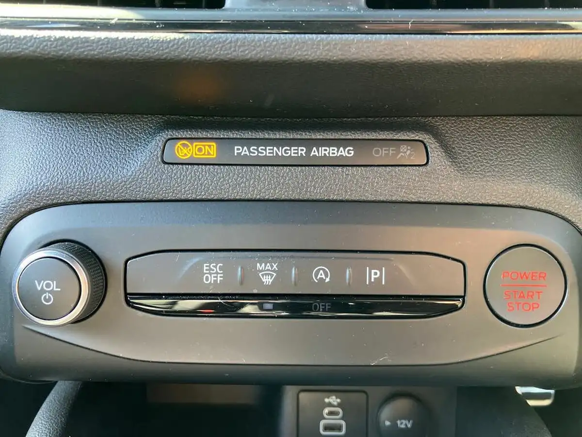 2023-ford-focus-23t-st-hatchback-big-40