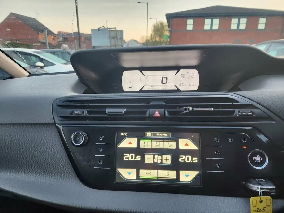 2015-citroen-grand-c4-picasso-16e-hdi-vtr-ss-big-11