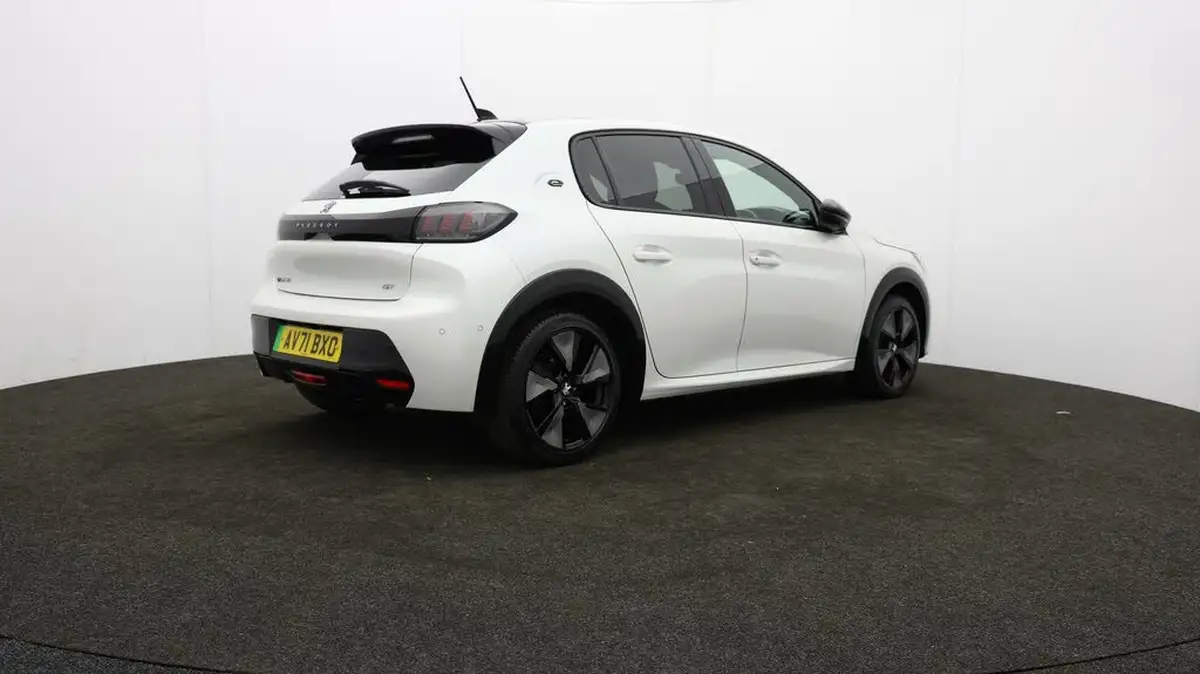 2021-peugeot-208-e-gt-premium-big-6