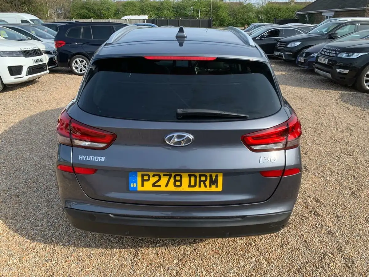 2017-hyundai-i30-14-t-gdi-premium-tourer-big-5