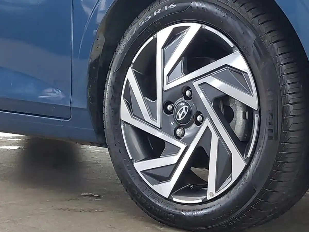 2024-hyundai-i20-10-t-gdi-advance-dct-big-8