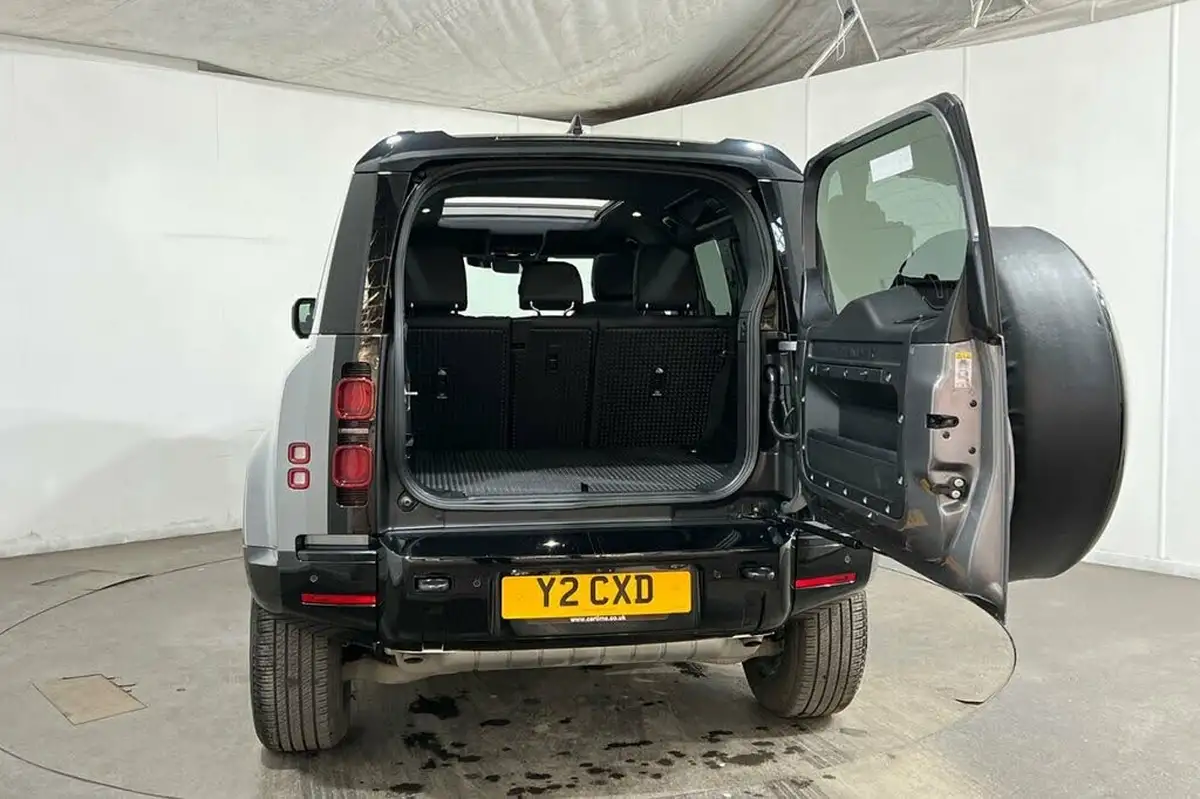 2024-land-rover-110-defender-20-p300-x-dynamic-se-big-39