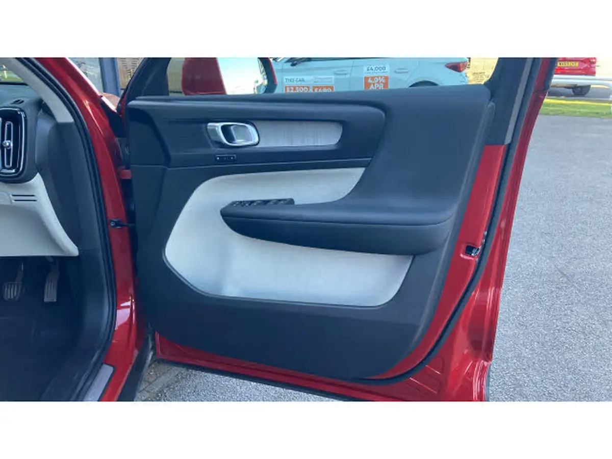 2021-volvo-xc40-15-t3-inscription-161bhp-big-29